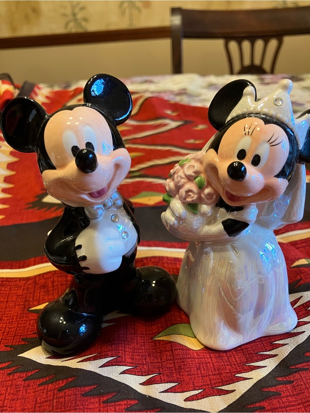 Micky and Minnie Salt & Pepper Shakers 4” - Picture 2 of 12